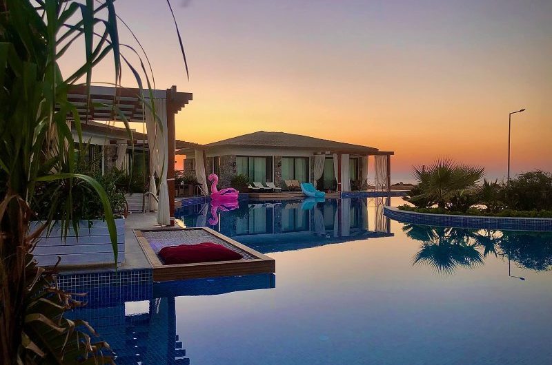 kjøpe feriehus i utlandet Maldives villa 2 soverom med solnedgang bak og pool foran